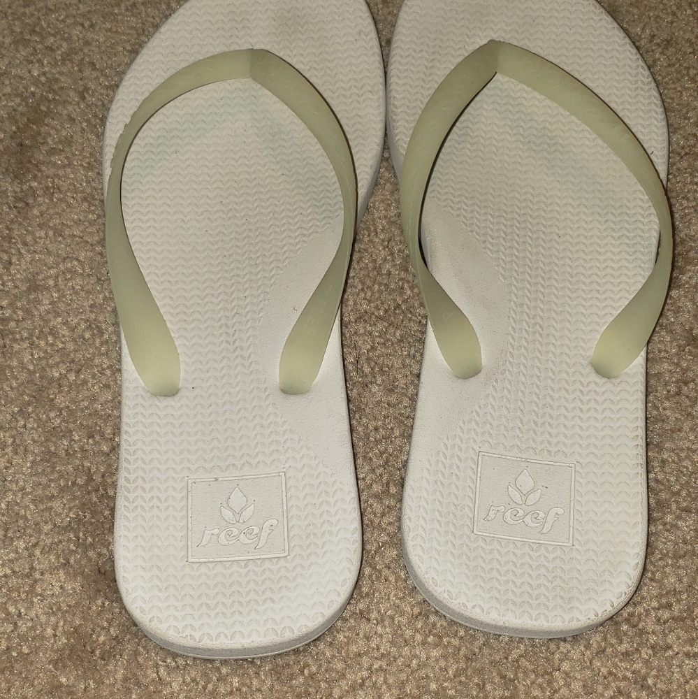 Cream colored reefs
